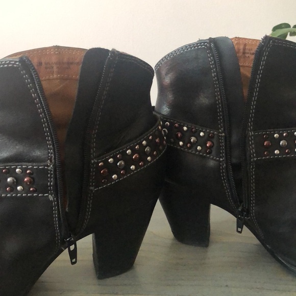 EUC Sofft Noreen Western Cowboy Black Leather Heeled Ankle Boots Size 6.5M - Picture 9 of 16